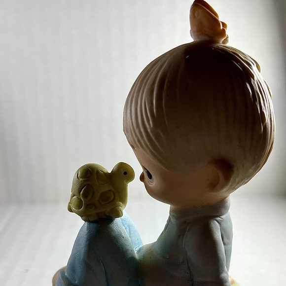 Pre-owned Vintage Jonathan & David "Love is Kind"Precious figurine - Picture 2 of 4